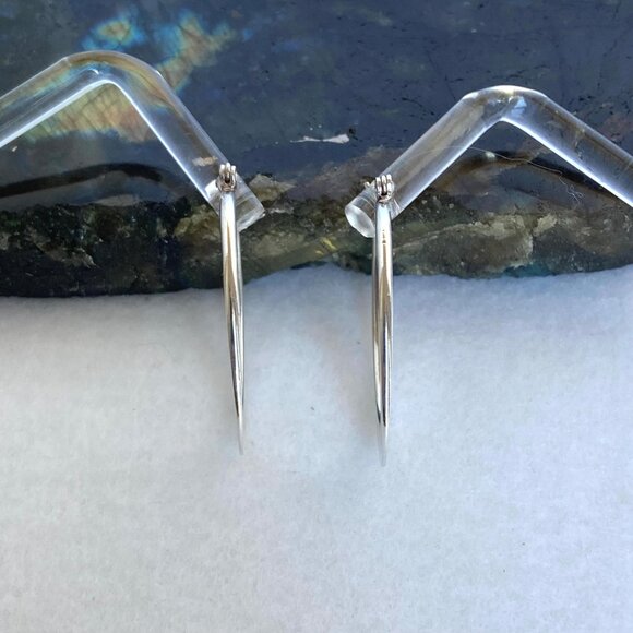 Silpada Sterling Silver 925 "Back To Basics" Hinged Clasp Oval Hoop Earrings - Picture 2 of 16